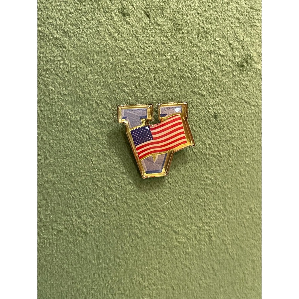 Unbranded Lapel Virginia Pin OS Gold Blue Excellent V American Flag Patriotic